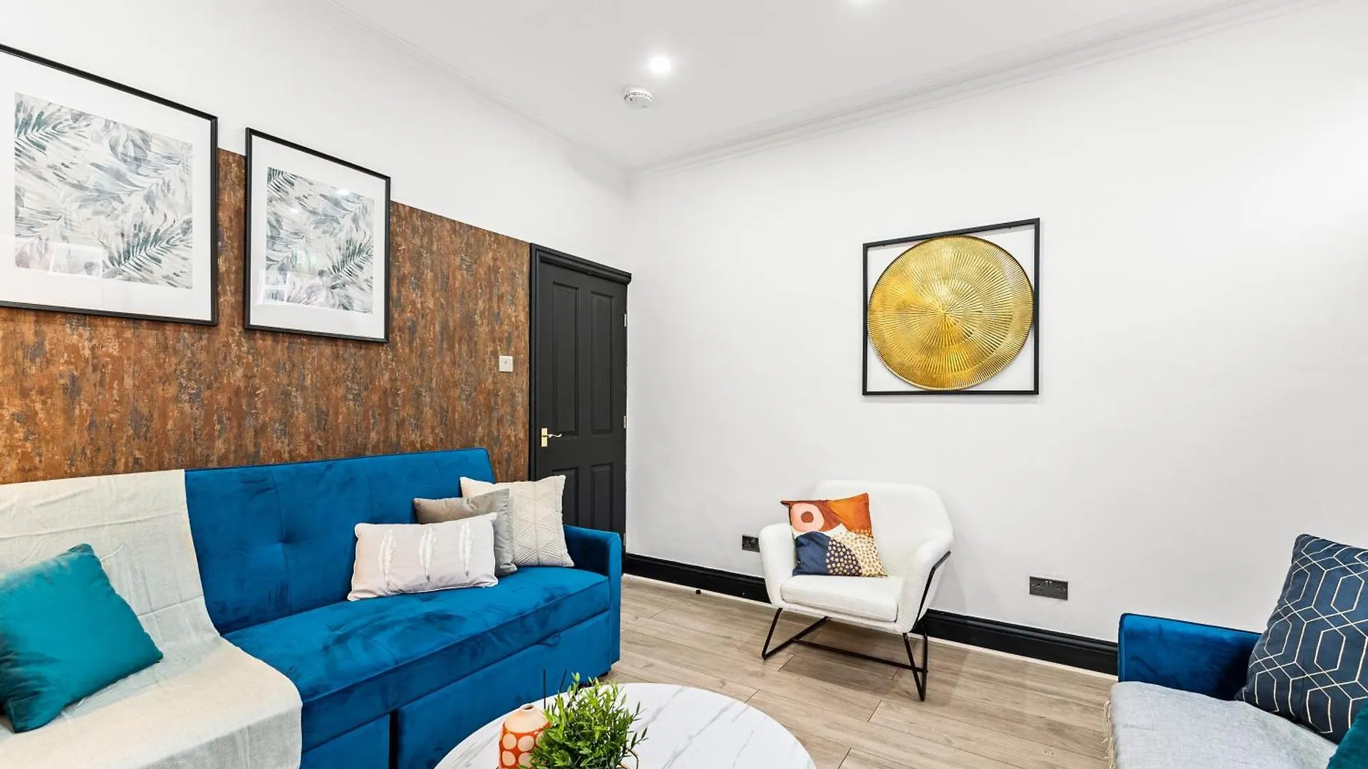 בית נופש הוילה Stylish And Sleek 4 Bed House In Leeds - Parking