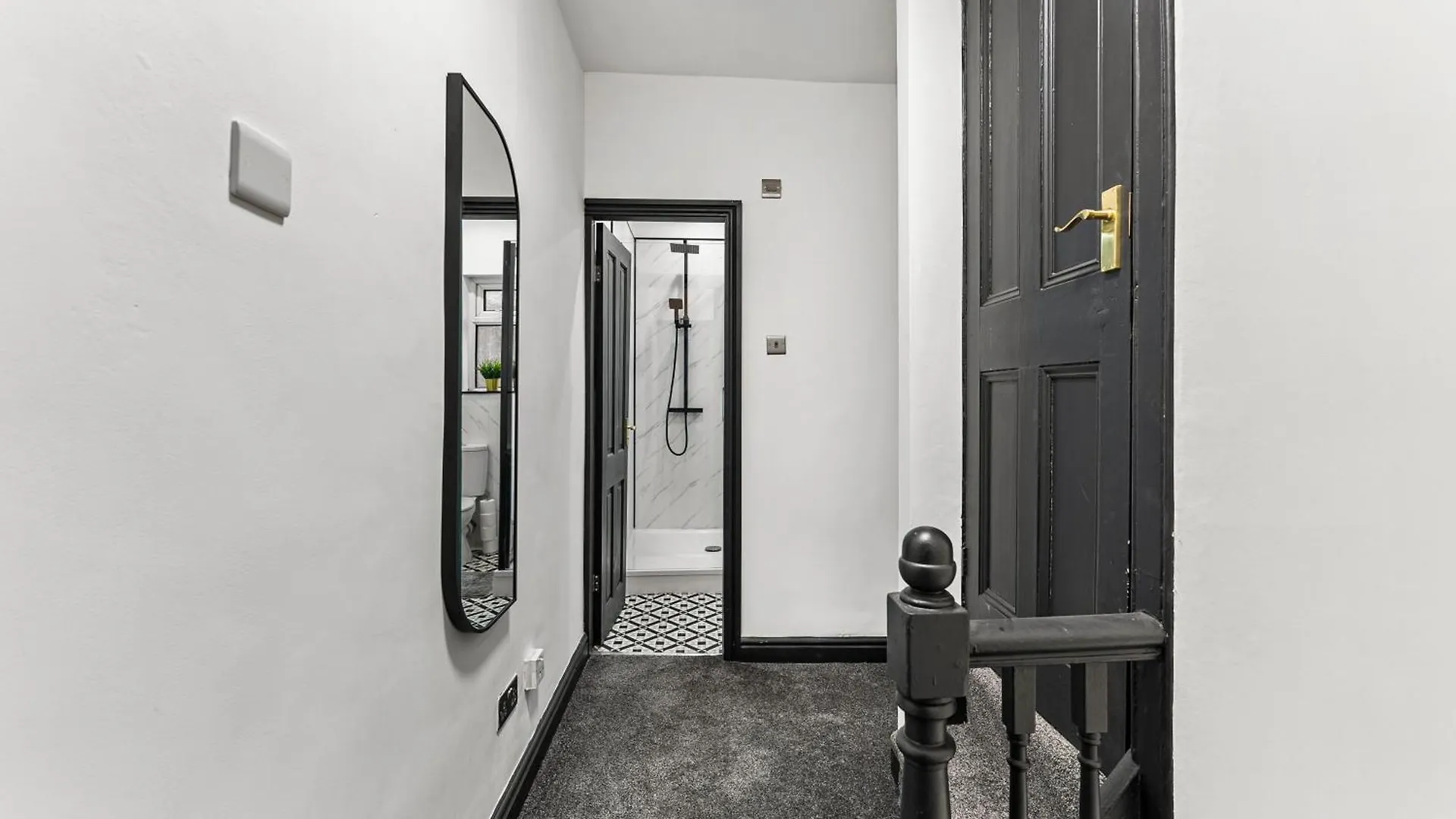 הוילה Stylish And Sleek 4 Bed House In Leeds - Parking לידס