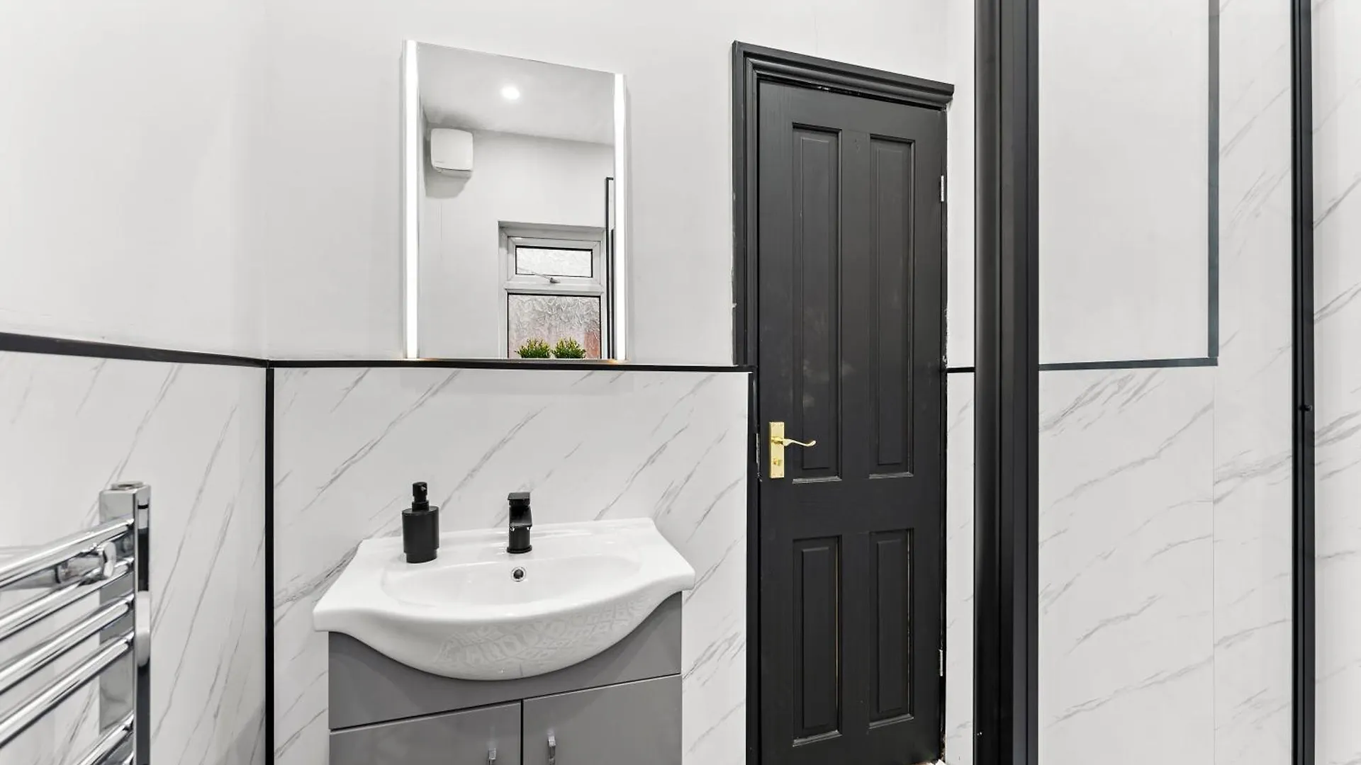 בית נופש הוילה Stylish And Sleek 4 Bed House In Leeds - Parking בריטניה