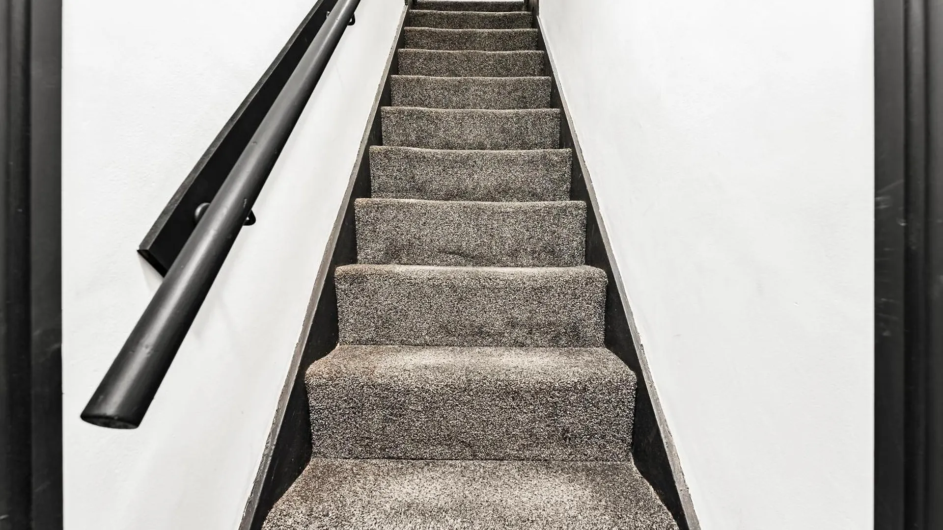 בית נופש הוילה Stylish And Sleek 4 Bed House In Leeds - Parking