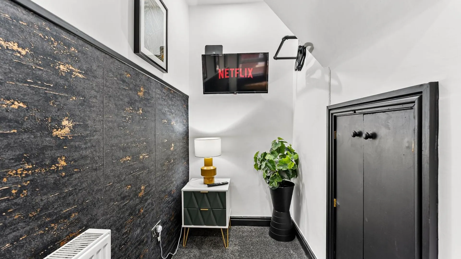 בית נופש הוילה Stylish And Sleek 4 Bed House In Leeds - Parking